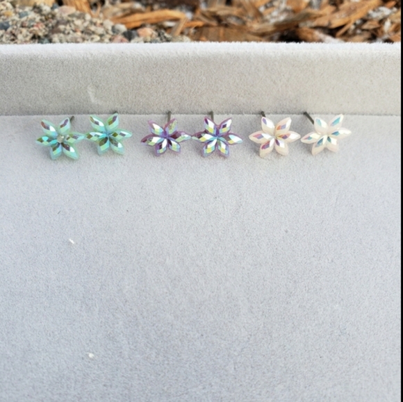 71. Flower stud earrings - Picture 5 of 7